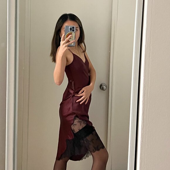 aritzia wilfred dark red satin midi slip dress - size 2XS / size 0 - Picture 2 of 3
